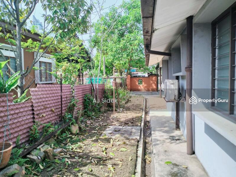 Untuk Dijual - Lembah Keramat