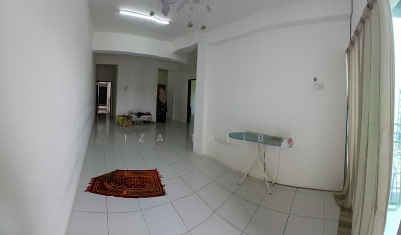 Pangsapuri untuk Dijual di Pangsapuri Seri Iskandar - Iza Talib - Living Room - PropertyGuru.com.my