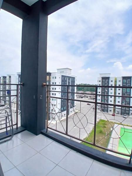 Pangsapuri untuk Dijual di Pangsapuri Seri Iskandar - Iza Talib - Balcony - PropertyGuru.com.my