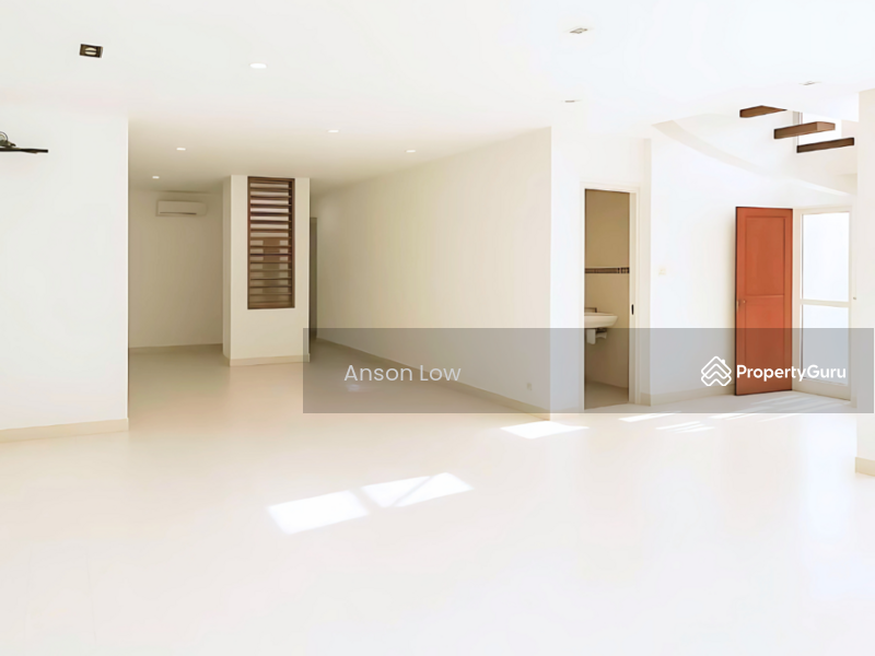 Untuk Dijual - 2 Storey Bungalow 10,300sf Spacious Land Area Facing Main Road Pulau Tikus