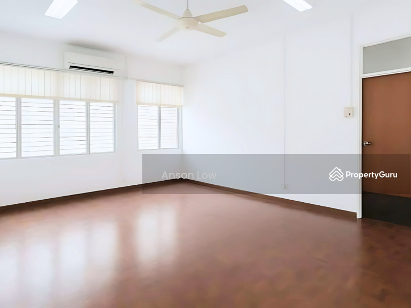 Untuk Dijual - 2 Storey Bungalow 10,300sf Spacious Land Area Facing Main Road Pulau Tikus