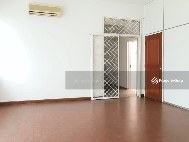 Untuk Dijual - 2 Storey Bungalow 10,300sf Spacious Land Area Facing Main Road Pulau Tikus