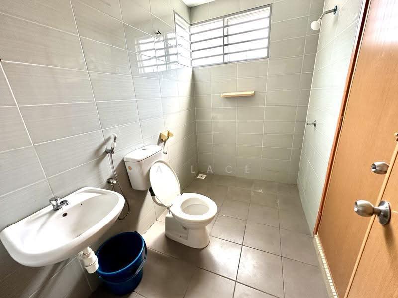 Rumah Berkembar untuk Dijual di Taman Kajang Impian (Kajang) - Wallace Fong - Bathroom - PropertyGuru.com.my