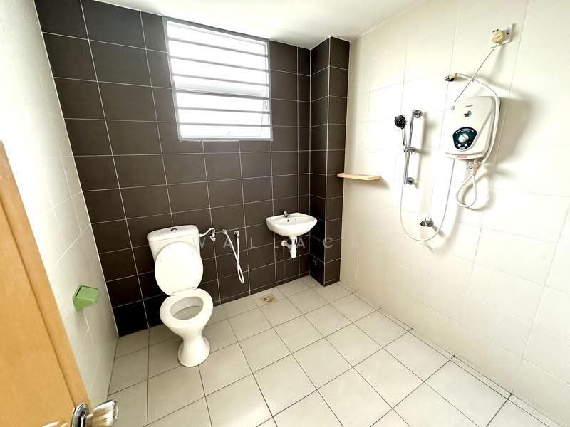 Rumah Berkembar untuk Dijual di Taman Kajang Impian (Kajang) - Wallace Fong - Bathroom - PropertyGuru.com.my