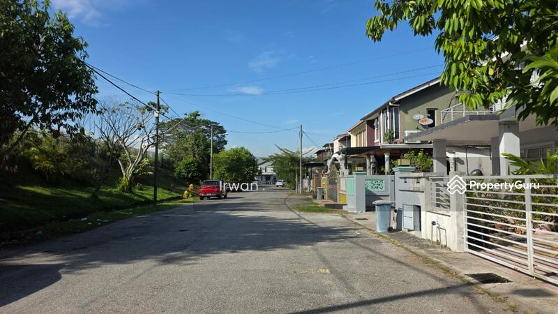 Semi-Detached House for Sale in Bandar Saujana Putra (Tanjong Duabelas) - Irwan Affandi - PropertyGuru.com.my