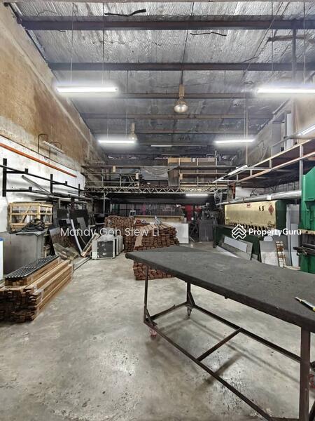 For Rent - Taman Universiti Jalan Perdagangan 1.5 Storey Factory