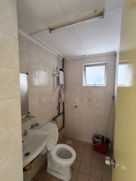 Condominium for Rent at D'aman Crimson - Ivan Kok - Bathroom - PropertyGuru.com.my
