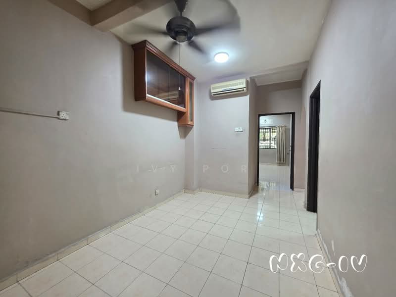 Rumah Teres 1-Tingkat untuk Dijual di Taman Kota Pendamar (Klang) - Ivy Por - Living Room - PropertyGuru.com.my