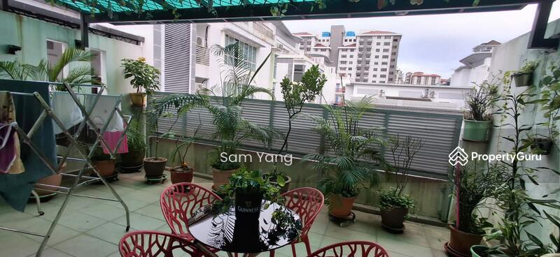 Upstairs big balcony