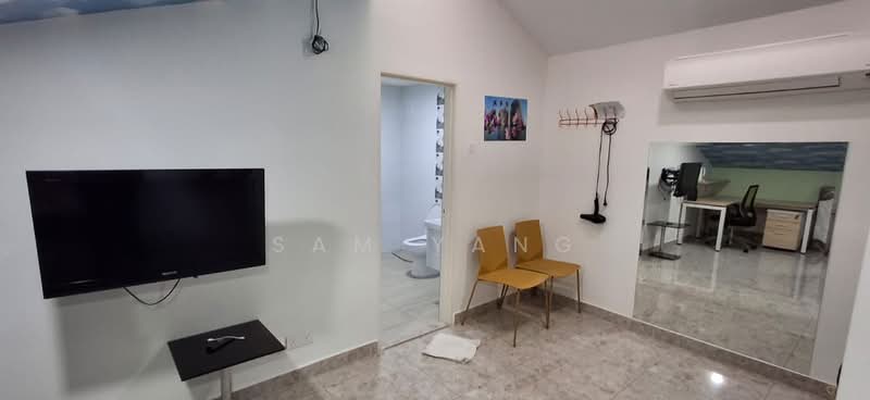 Rumah Teres 2.5 Tingkat untuk Disewa di SS2 (Petaling Jaya) - Sam Yang - Master bedroom with ensuite. - PropertyGuru.com.my
