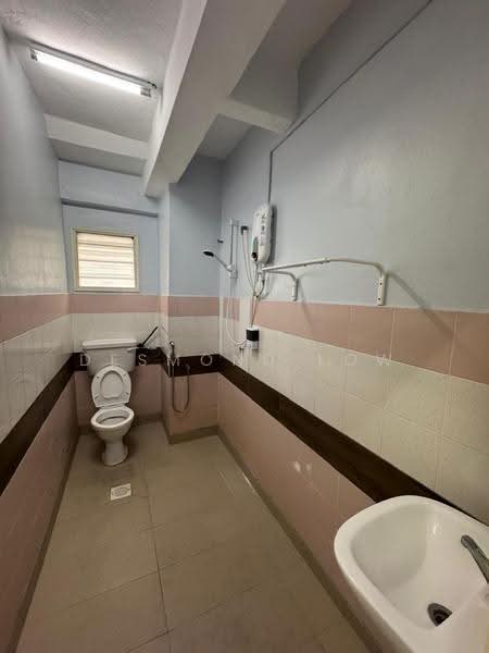 Kondominium untuk Disewa di Bukit Pandan Kondominium 1 - Desmond Low - Bathroom - PropertyGuru.com.my