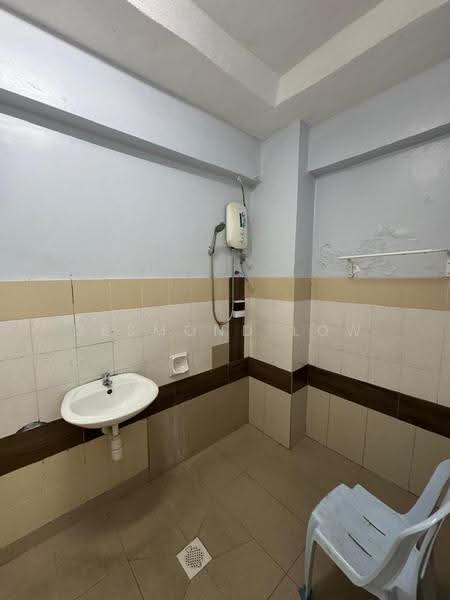 Kondominium untuk Disewa di Bukit Pandan Kondominium 1 - Desmond Low - Bathroom - PropertyGuru.com.my