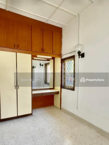 Untuk Dijual - Rantau Petronas Semi-D staff house near Mesra Mall, Petronas Office, Golf Course, Clubhouse, School
