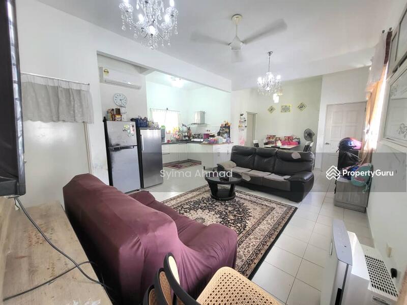 For Sale - Partially Furnished Eristana Townhouse, Saujana Utama Sungai Buloh