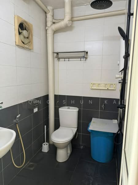 Flat for Sale at Rumah Pangsa Mawar - Chong Shun Kae - Bathroom - PropertyGuru.com.my