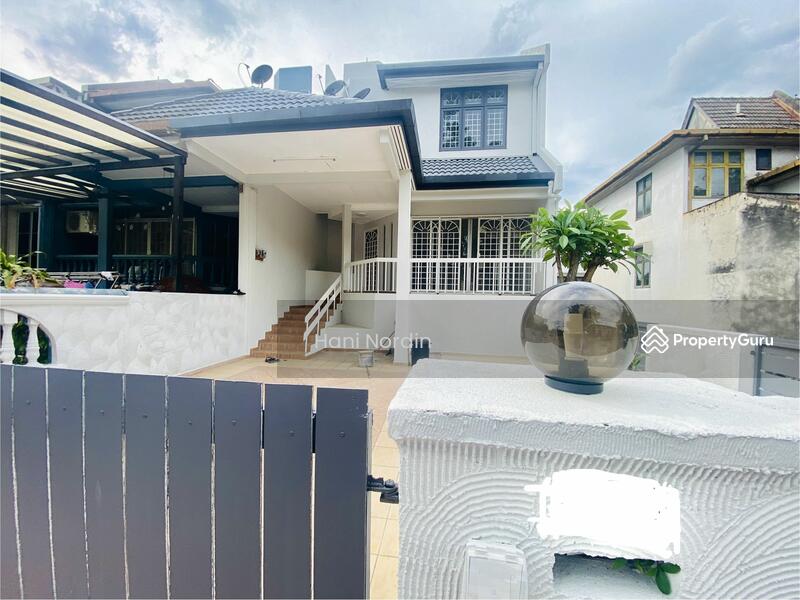 Untuk Disewa - Taman Ampang Hilir, End Lot. Like New. Classic with Vintage Charm