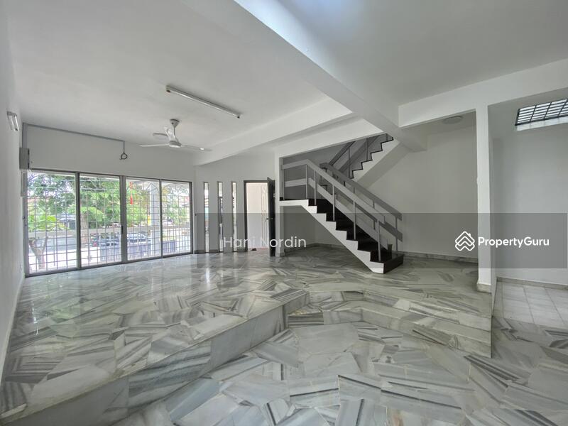 Untuk Disewa - Taman Ampang Hilir, End Lot. Like New. Classic with Vintage Charm