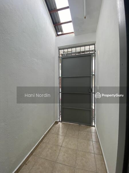 Untuk Disewa - Taman Ampang Hilir, End Lot. Like New. Classic with Vintage Charm