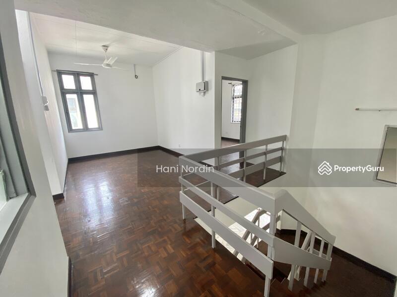 Untuk Disewa - Taman Ampang Hilir, End Lot. Like New. Classic with Vintage Charm