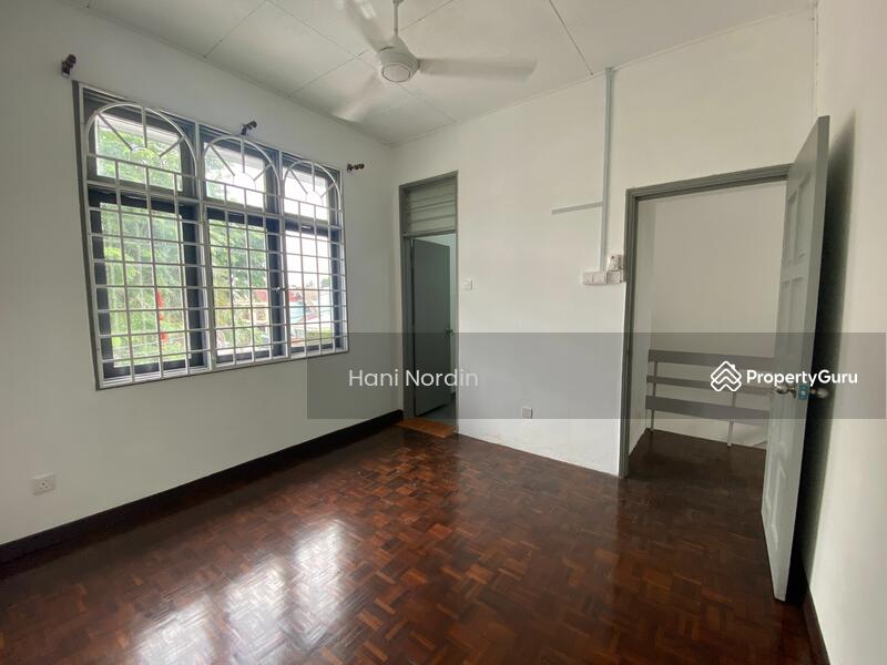 Untuk Disewa - Taman Ampang Hilir, End Lot. Like New. Classic with Vintage Charm