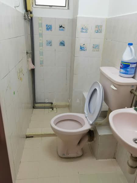Condominium for Sale at Danau Idaman - SL Yap - Bathroom - PropertyGuru.com.my