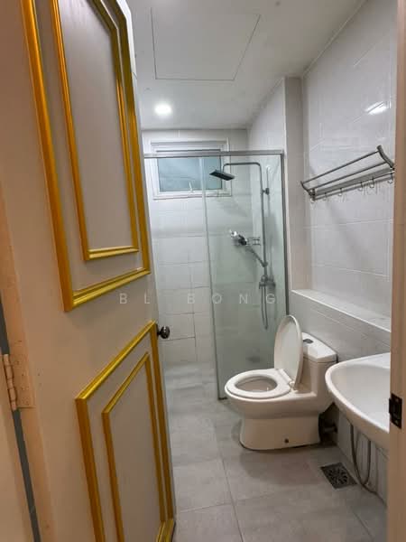 Kediaman Servis untuk Dijual di Parkland Residence - BL Bong - Bathroom - PropertyGuru.com.my