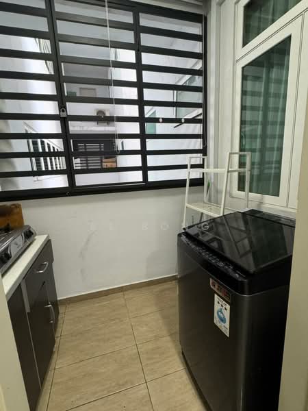 Kediaman Servis untuk Dijual di Parkland Residence - BL Bong - Balcony - PropertyGuru.com.my