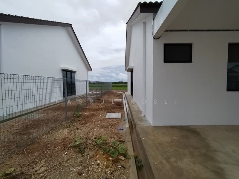 Rumah Berkembar untuk Dijual di Kampung Sematang Gunung (Gunong) - Hasrul Rosli - Exterior - PropertyGuru.com.my