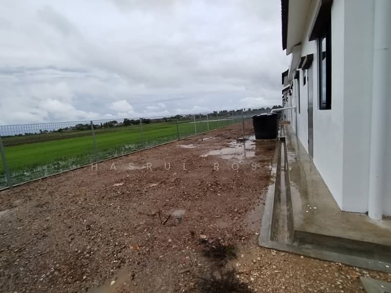Rumah Berkembar untuk Dijual di Kampung Sematang Gunung (Gunong) - Hasrul Rosli - Exterior - PropertyGuru.com.my