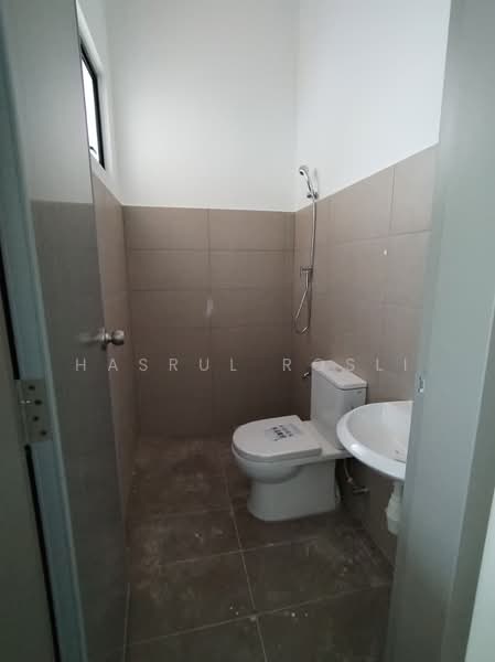 Rumah Berkembar untuk Dijual di Kampung Sematang Gunung (Gunong) - Hasrul Rosli - Bathroom - PropertyGuru.com.my