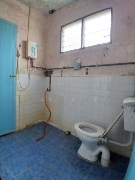 Bungalow House for Sale in Kampung Boyan (Taiping) - Iza Talib - Bathroom - PropertyGuru.com.my
