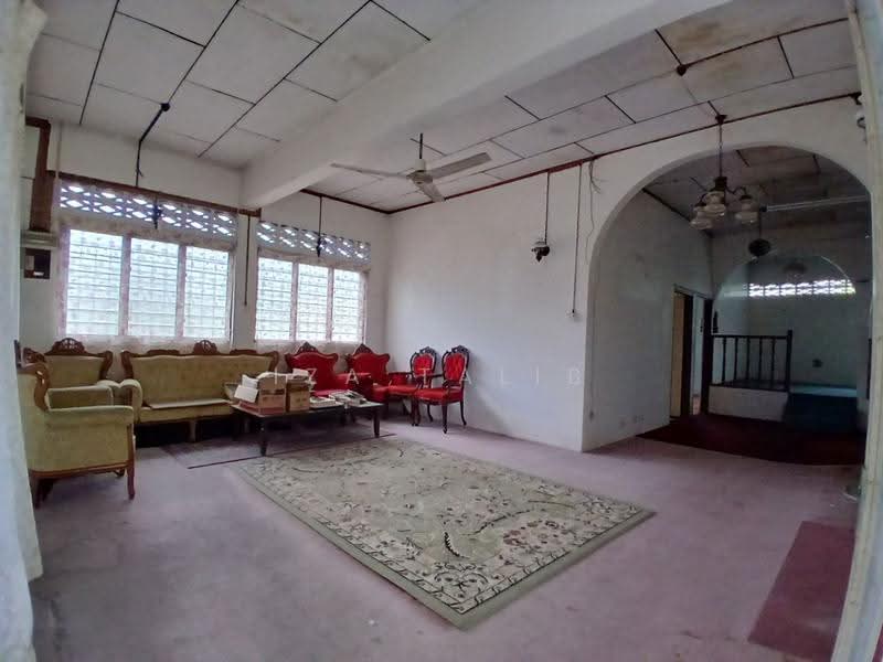 Bungalow House for Sale in Kampung Boyan (Taiping) - Iza Talib - Living Room - PropertyGuru.com.my