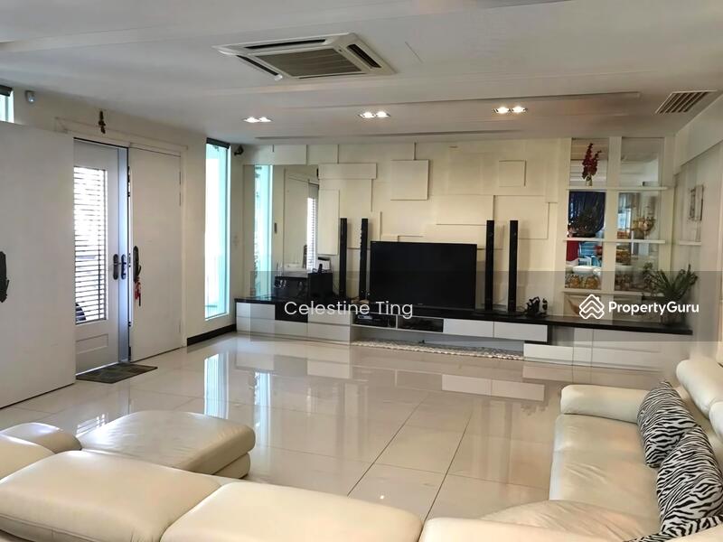 Untuk Dijual - [Full Loan | Fully Renovated ] 2 Storey Bungalow Taman Jelok Impian, Kajang