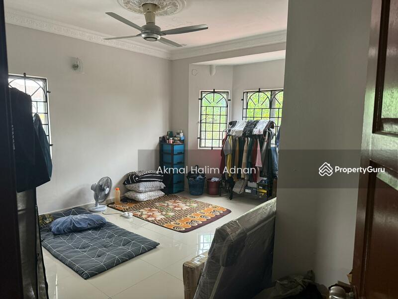Untuk Dijual - Seksyen 27,end unit 2-storey terrace for sale, near Subang Alam
