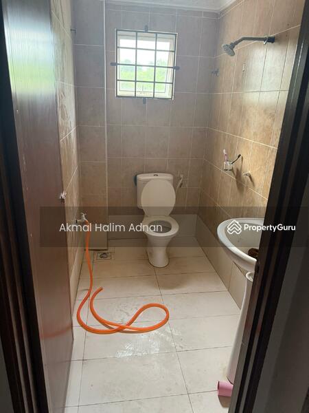 Untuk Dijual - Seksyen 27,end unit 2-storey terrace for sale, near Subang Alam