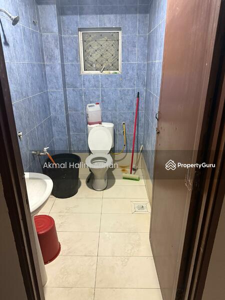 Untuk Dijual - Seksyen 27,end unit 2-storey terrace for sale, near Subang Alam