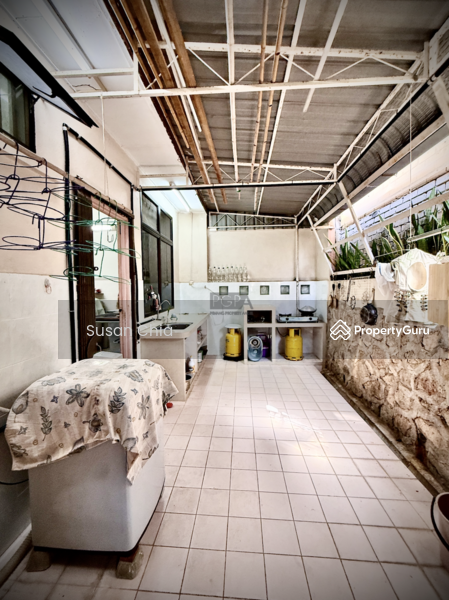 For Sale - Charming Corner Semi-Detached Home with Expansive Garden in Batu Ferringhi.