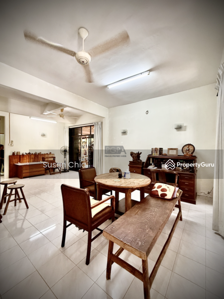 For Sale - Charming Corner Semi-Detached Home with Expansive Garden in Batu Ferringhi.
