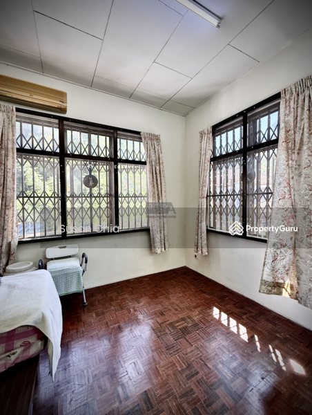 For Sale - Charming Corner Semi-Detached Home with Expansive Garden in Batu Ferringhi.