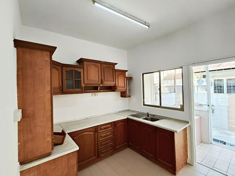 2-storey Terraced House for Rent in Usj 11 (Subang Jaya) - Joyce Kok - Kitchen - PropertyGuru.com.my