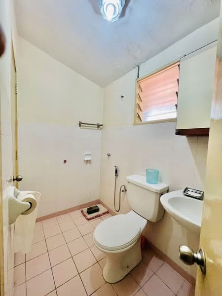 Terraced House for Sale in Taman Bukit Permata (Selayang) - Erin Yusof - Bathroom - PropertyGuru.com.my