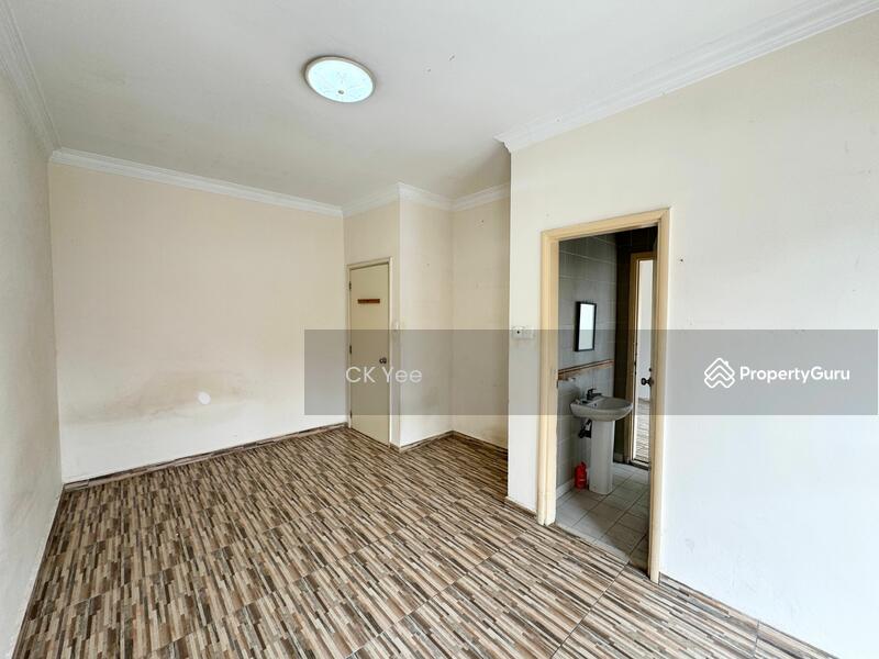 For Sale - 3-Storey Terraced House at Taman Esplanad