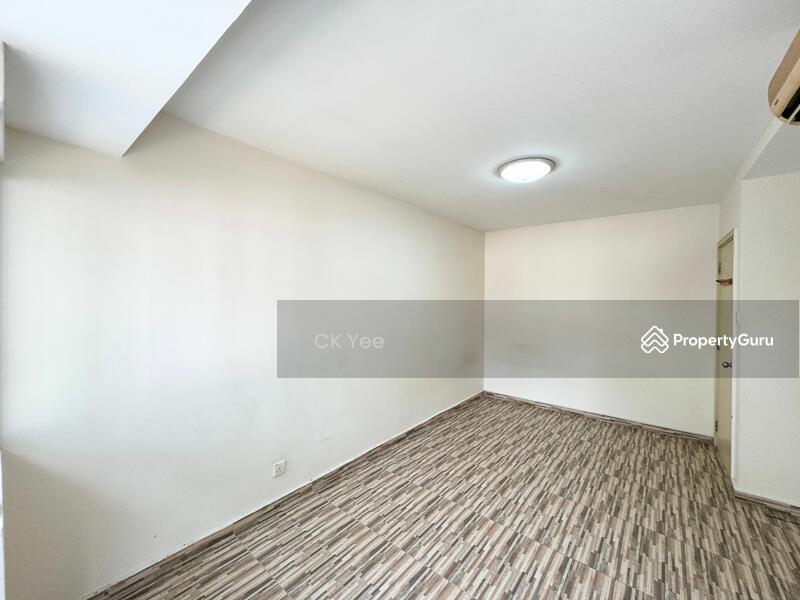 For Sale - 3-Storey Terraced House at Taman Esplanad