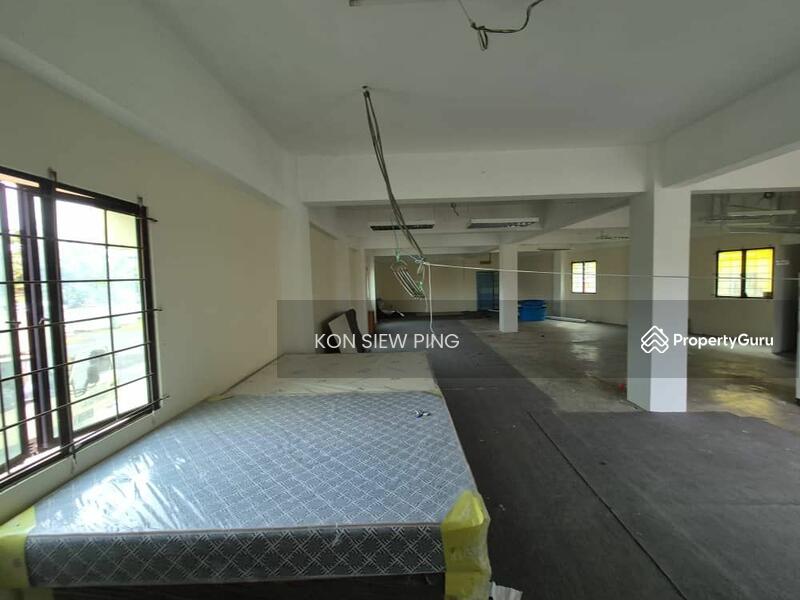 For Rent - Ground floor of a detached building For Rent at Jalan Keretapi, nearby Forda Supermarket and Ninso