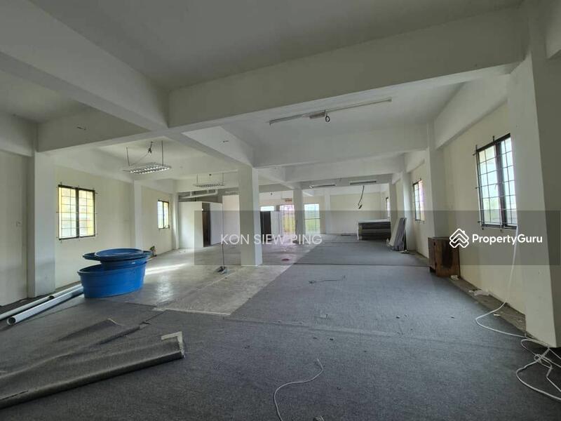 For Rent - Ground floor of a detached building For Rent at Jalan Keretapi, nearby Forda Supermarket and Ninso