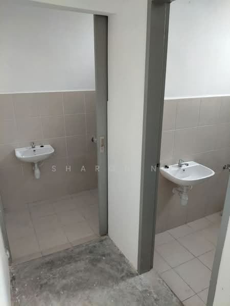 Shop for Rent in Taman Puncak Tropicana (Pekan Nenas) - Sharon Ng - Bathroom - PropertyGuru.com.my