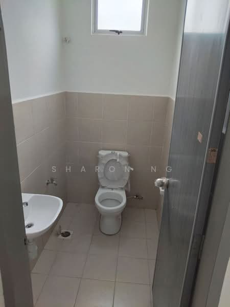Shop for Rent in Taman Puncak Tropicana (Pekan Nenas) - Sharon Ng - Bathroom - PropertyGuru.com.my