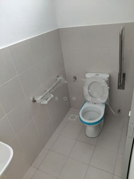 Shop for Rent in Taman Puncak Tropicana (Pekan Nenas) - Sharon Ng - Bathroom - PropertyGuru.com.my