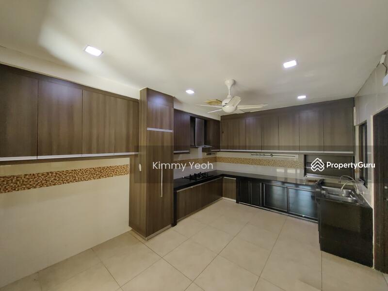 Wet kitchen cabinets 