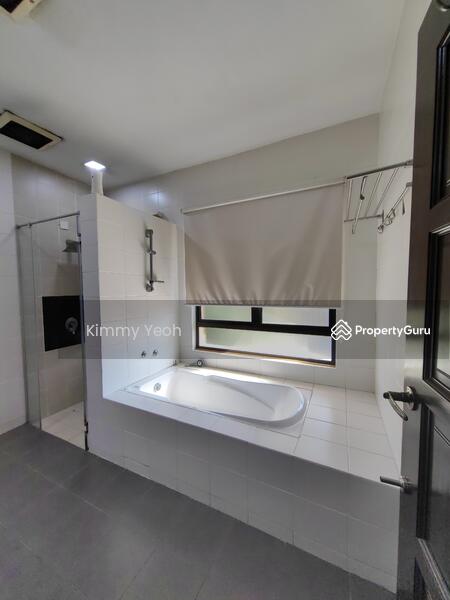 Master room toilet with bathtub 